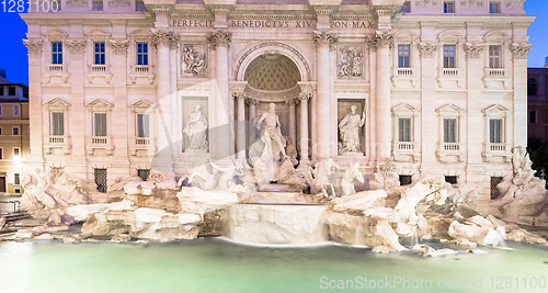 Image of Trevi fountain at night