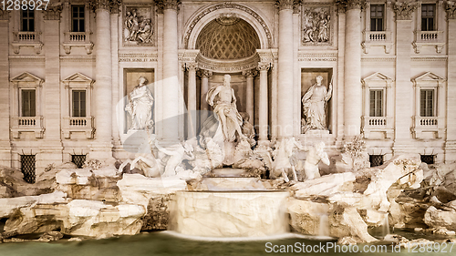 Image of Trevi fountain at night