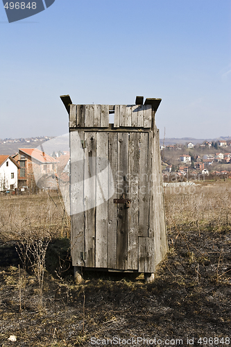 Image of old shed in field