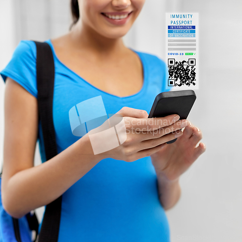 Image of student with certificate of vaccination in phone