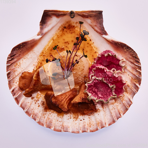 Image of Appetizer of fried chanterelles in a shell