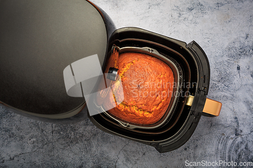 Image of Cooking and baking in airfryer - homemade pumpkin apple cake