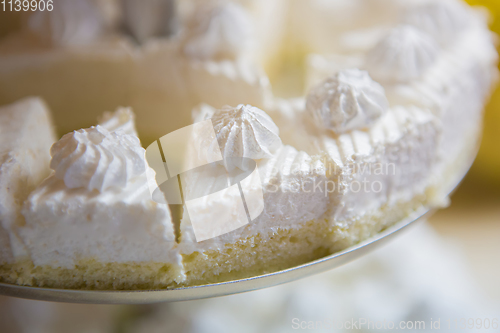 Image of French vanilla meringue cookies.