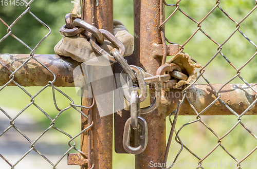 Image of closed gate detail