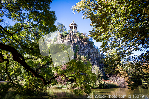 Image of Sibyl temple and lake in Buttes-Chaumont Park, Paris