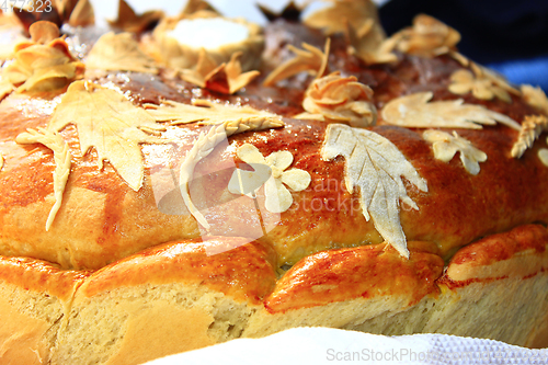 Image of round loaf with floral patern