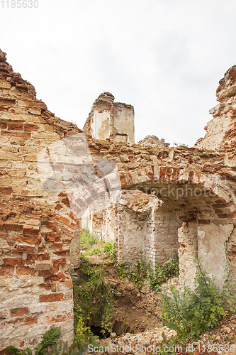 Image of ruins of an old building, brick