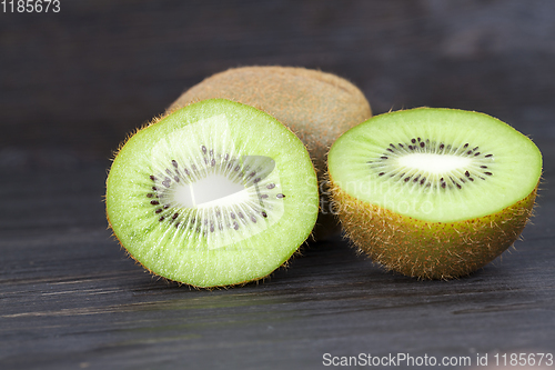 Image of ripe green kiwi