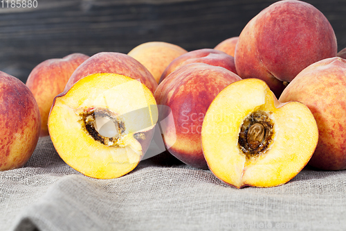 Image of bunch of peaches
