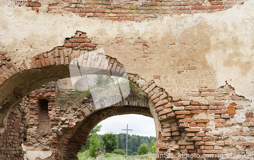 Image of ruins of an old building, brick