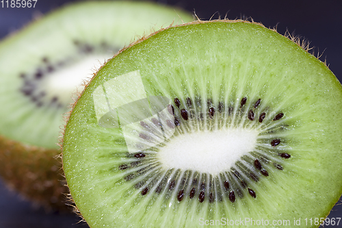 Image of ripe green kiwi