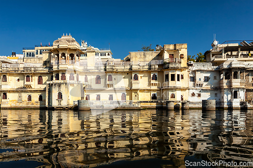 Image of City Palace on Lake Pichola, Udaipur, Rajasthan, India