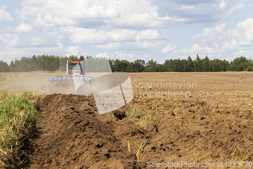 Image of plow dig field