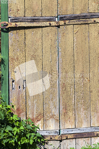 Image of old door crack paint