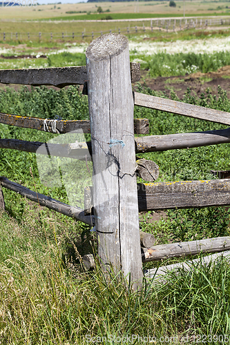 Image of old gray wooden fence