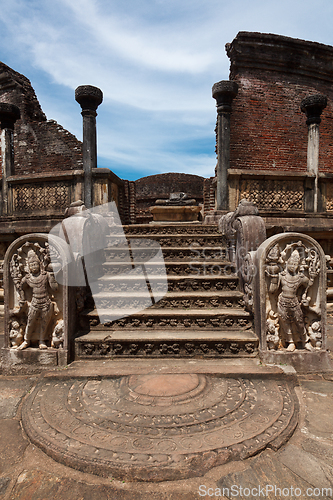 Image of Ancient Vatadage (Buddhist stupa)