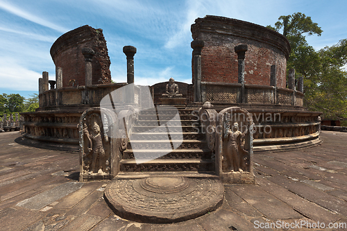 Image of Ancient Vatadage (Buddhist stupa)