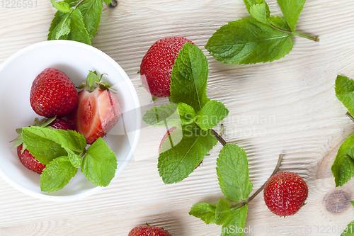 Image of strawberry and mint