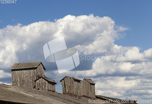 Image of old wooden superstructure