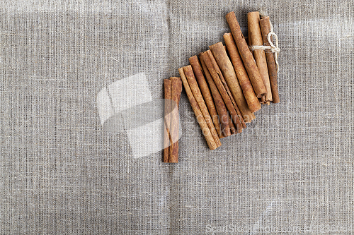 Image of long sticks of cinnamon