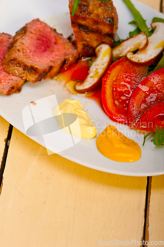 Image of beef filet mignon grilled with vegetables