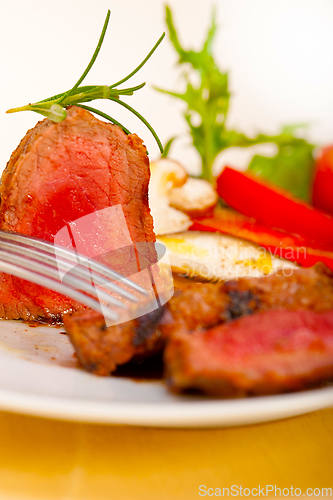 Image of beef filet mignon grilled with vegetables