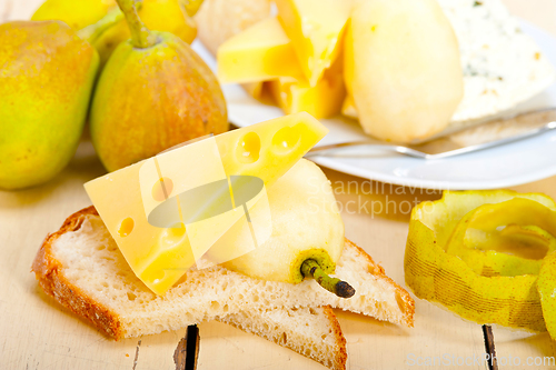 Image of fresh pears and cheese