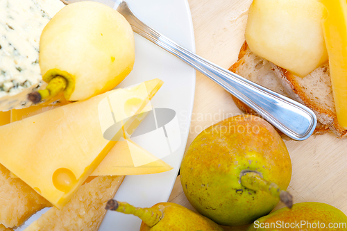 Image of fresh pears and cheese