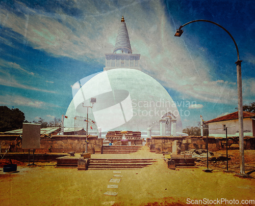 Image of Mirisavatiya Dagoba (stupa) in Anuradhapura, Sri Lanka