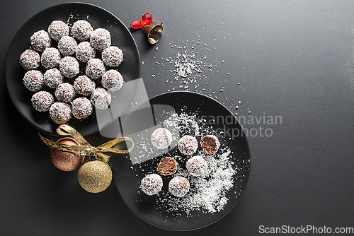 Image of Rum coconut balls