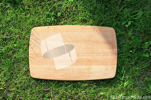 Image of empty wooden cutting board