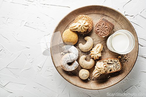 Image of Cookies and milk