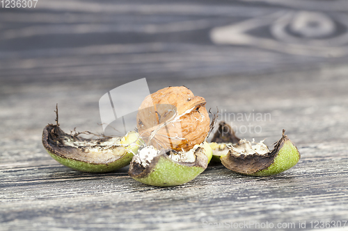 Image of Walnuts on a wooden table