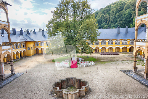 Image of outdoor wedding place 