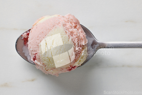 Image of vanilla and strawberry ice cream