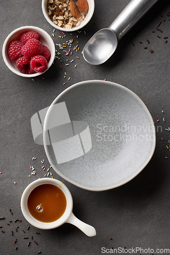 Image of empty grey bowl