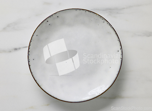 Image of empty white plate 