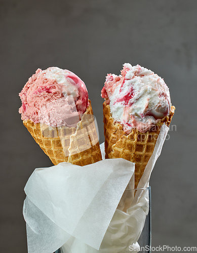 Image of vanilla and strawberry ice cream