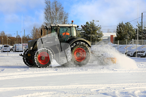 Image of Removing Snow with Fendt 828 Vario Tractor and Rear Blade
