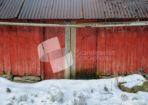 Image of old red barn in winter