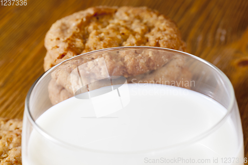 Image of fresh milk and crispy