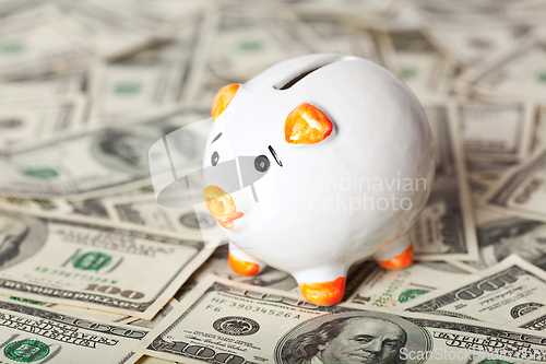 Image of Piggy bank on dollars