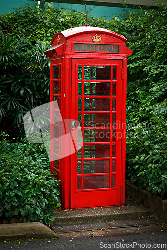 Image of Red English telephone booth