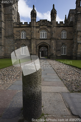 Image of Entrance to King College in Aberdeen, UK