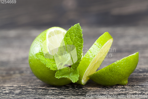 Image of green lime and mint