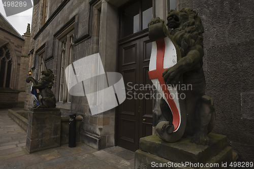 Image of Lion and unicorn guarding University entrance, Aberdeen, UK