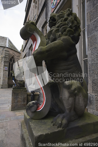 Image of Lion and unicorn guarding University entrance, Aberdeen, UK