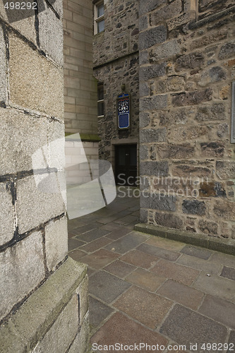 Image of Narrow walk between buildings of Aberdeen University