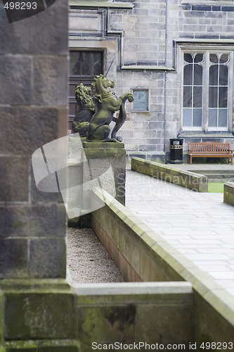 Image of Unicorn and lion guarding Aberdeen University doors