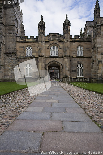 Image of Entrance to King College in Aberdeen, UK